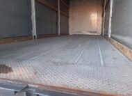CAIXA DE CORTINAS DESLIZANTES 8.05 x 2.48 x 2.80 COM 2 PORTAS TRASEIRAS – BOM ESTADO