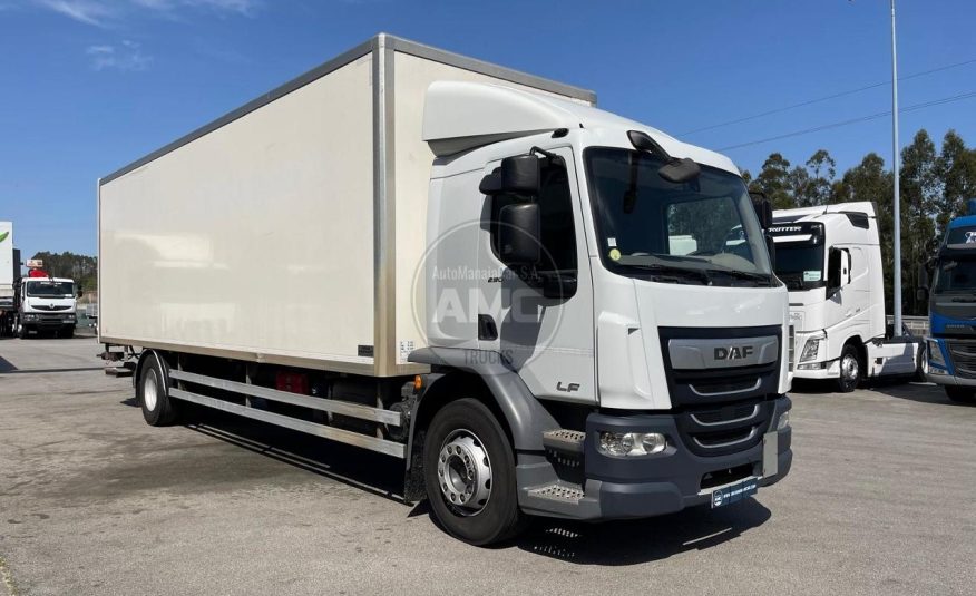 DAF LF 290 EURO6 4X2 2019 388.000KM CAIXA FECHADA 8.60 X 2.47 X 2.50