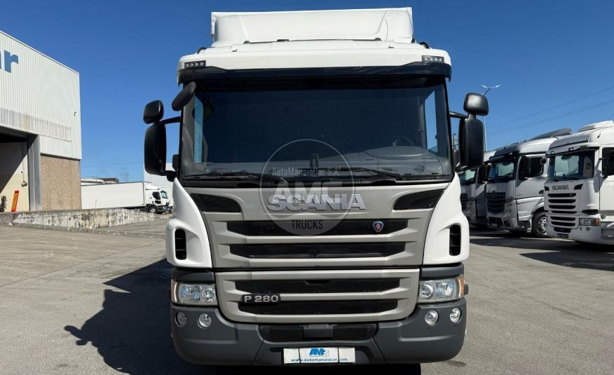SCANIA P280 E6 4X2 19T CORTINAS E TETO DESLIZANTE