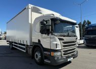 SCANIA P280 E6 4X2 19T CORTINAS E TETO DESLIZANTE